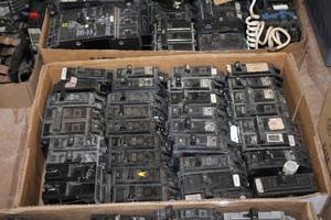 lot 768 image: Lot of (1 Box) Circuit Breakers