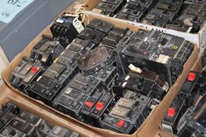 lot 769 image: Lot of (1 Box) Circuit Breakers