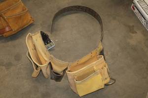 lot 792 image: Leather Tool Belt