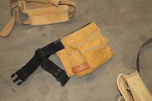 lot 793 image: Custom LeatherCraft No. 370X2 Leather Tool Belt