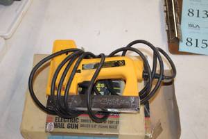 lot 815 image: Electric Nail Gun