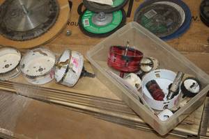 lot 819 image: Lot of (1 Tote) Assorted Hole Saw Bore Bits