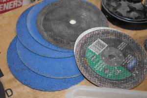 lot 821 image: Lot of (6) Assorted Grinding Disc, Cut-Off BladesDiscs