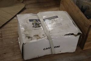 lot 839 image: Lot of (1 Box) 16GA 12 Crown 2 Leg Crown Staples