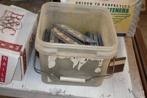 lot 848 image: Lot of (1 Pail) Paslode 2-14 Round Drive Nails