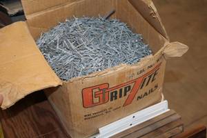 lot 864 image: Lot of (1 Box) Grip Tite 1-12 Galvanized Nails