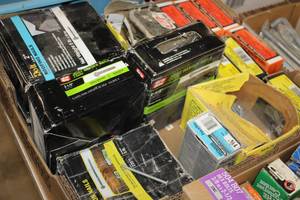 lot 869 image: Lot of (1 Box) Assorted Fasteners (Nails)