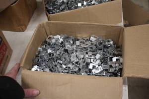 lot 880 image: Lot of (1 Box) Sheathing Clips