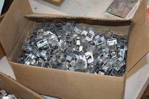 lot 881 image: Lot of (1 Box) Simpson Strong-Tie Sheathing Clips PSCL58
