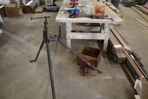 lot 612 image: Pipe Stand, Pipe Cutter, Pipe Threader