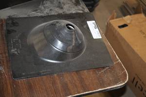 lot 958 image: Lot of (2) 4-1 Galvanized Black Flashing