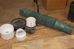 lot 999 image: Lot of (5) Assorted Drain Parts