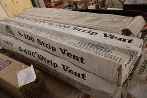 lot 1015 image: Lot of (24) Cor-A-Vent 4 Strip Vent S-400