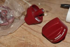 lot 1021 image: Lot of (3) Metal Stove Replacement Knobs