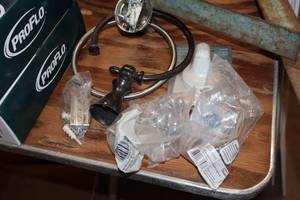 lot 1028 image: Lot of (5) Assorted Towel Rings & Hooks