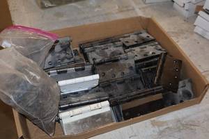 lot 1076 image: Lot of (1 Box) Assorted Door Hinges