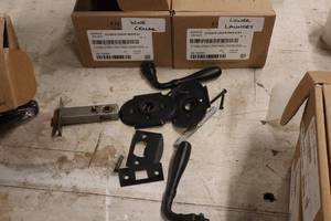 lot 1092 image: Lot of (2) Door Handle Kits LH