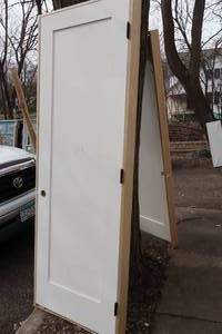 lot 1115 image: Solid Core 1-Panel Door 29-34x88-34 with Jamb