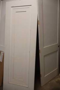 lot 1135 image: Solid Core 1-Panel Door 29-34x83-12