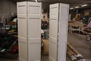 lot 1141 image: Lot of (2) Bi-Fold Doors