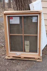 lot 1195 image: Loewen Window 31-12x6-34x39-12