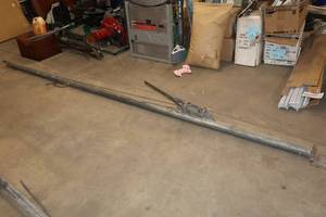 lot 611 image: Procter Products Industrial 1000-lbs Wall Jack