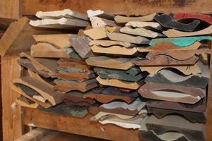 lot 1909 image: Lot of  Assorted Crown Moulding