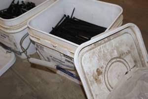 lot 1938 image: Lot of (1 Pail) Carlisle Sure-Seal 7 Square Head Screws