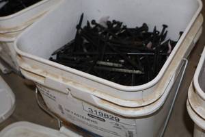 lot 1939 image: Lot of (1 Pail) Carlisle Sure-Seal 5 Square Head Screws