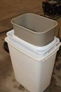 lot 1945 image: Lot of (4) Plastic Trash Cans