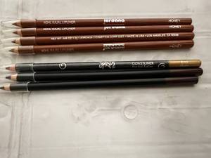 lot 13 image: 4 Brown Lipliner Pencils and 3 Black Eyeliner Pencils