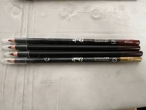 lot 14 image: 4 Eye Liner Pencils - Bonze, Brown, Gold