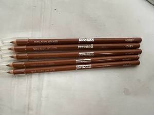 lot 15 image: 5 Honey Colored Lipliner Pencils