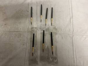 lot 27 image: 7 Fine Point Makeup Brushes