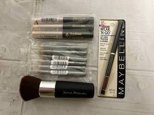 lot 30 image: 3 Eye Shadow, 6 Eye Liner, Makup Brush, and Eye Liner