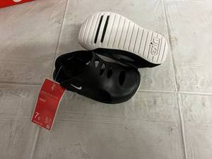 lot 77 image: Nike Sunray Protect 3 Childrens Shoe -  Size 7C - BlackWhite