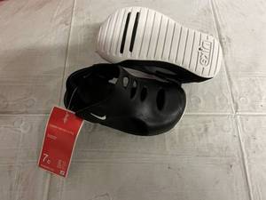 lot 78 image: Nike Sunray Protect 3 Childrens Shoe -  Size 7C - BlackWhite
