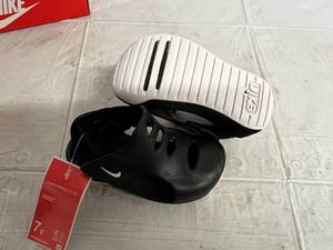 lot 81 image: Nike Sunray Protect 3 Childrens Shoe -  Size 7C - BlackWhite