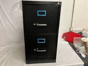 lot 186 image: 2 Tier Metal File Cabinet