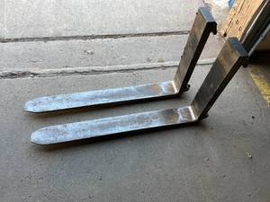 lot 200 image: Cascade Sound Shield Forklift Forks - 42 Long