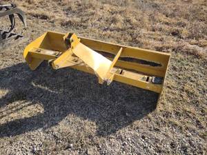 lot 4 image: King Cutter 72 Box Blade, 3 Point ...