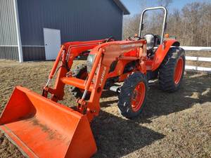 lot 1 image: Kubota M5660SU Tractor, 4 Cylinder ...