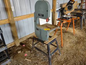 lot 21 image: Delta 12 Wood Band Saw, Works...