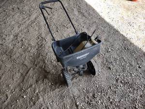 lot 43 image: Broadcast Spreader & Sprayer...