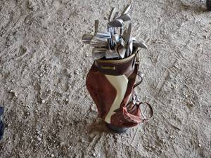 lot 47 image: Golf Clubs with Bag...