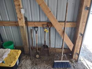 lot 52 image: Assorted Tools...