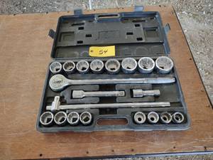 lot 54 image: 34 Ratchet Set...