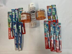 11 Toothbrushes, 2x Bella Bear Shower Jelly & Purple Conditioner