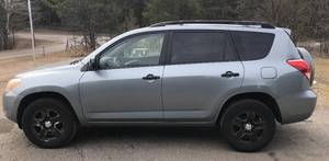 lot 3 image: 2007 Toyota RAV4 4X4