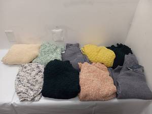 lot 20 image: 9 NEW WOMENS SWEATERS SIZE SMALLXS